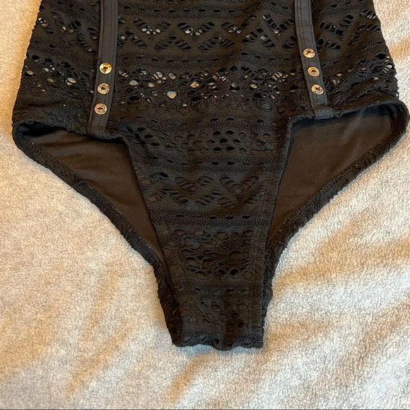 Black lace one piece swimsuit - Picture 4 of 7